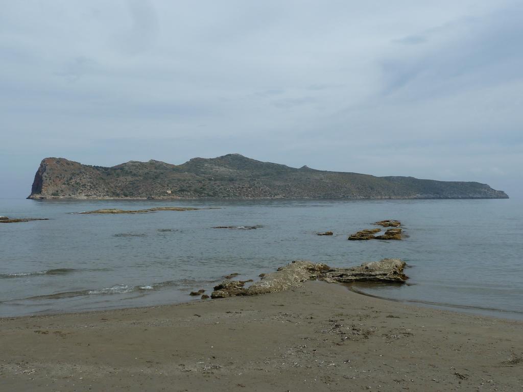 Mithos Apartments Agia Marina  Exterior photo