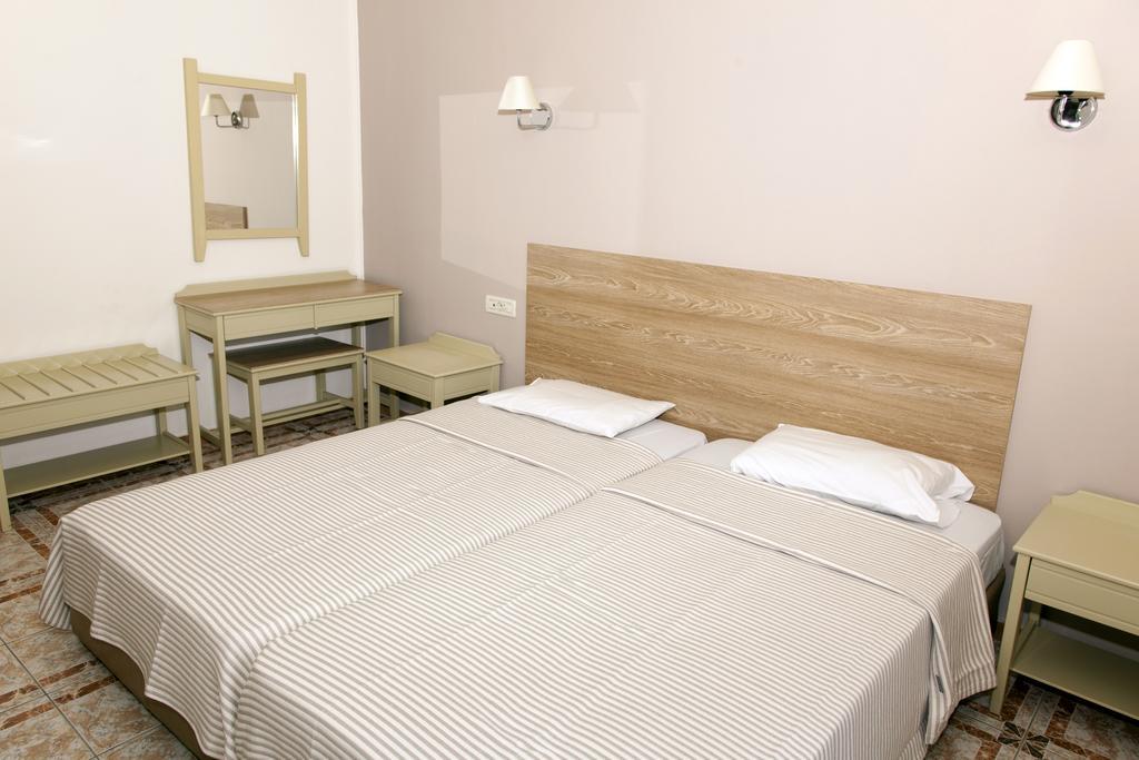 Mithos Apartments Agia Marina  Exterior photo