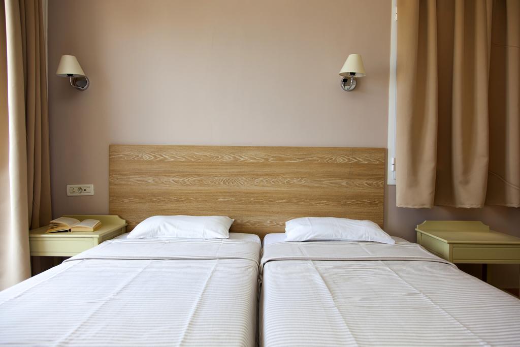 Mithos Apartments Agia Marina  Exterior photo