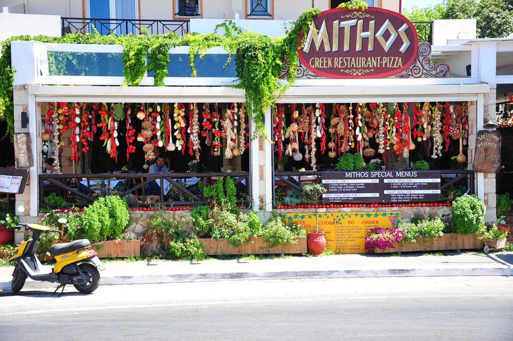 Mithos Apartments Agia Marina  Exterior photo