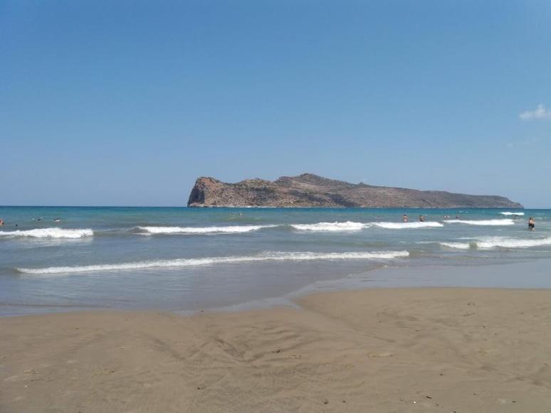 Mithos Apartments Agia Marina  Exterior photo