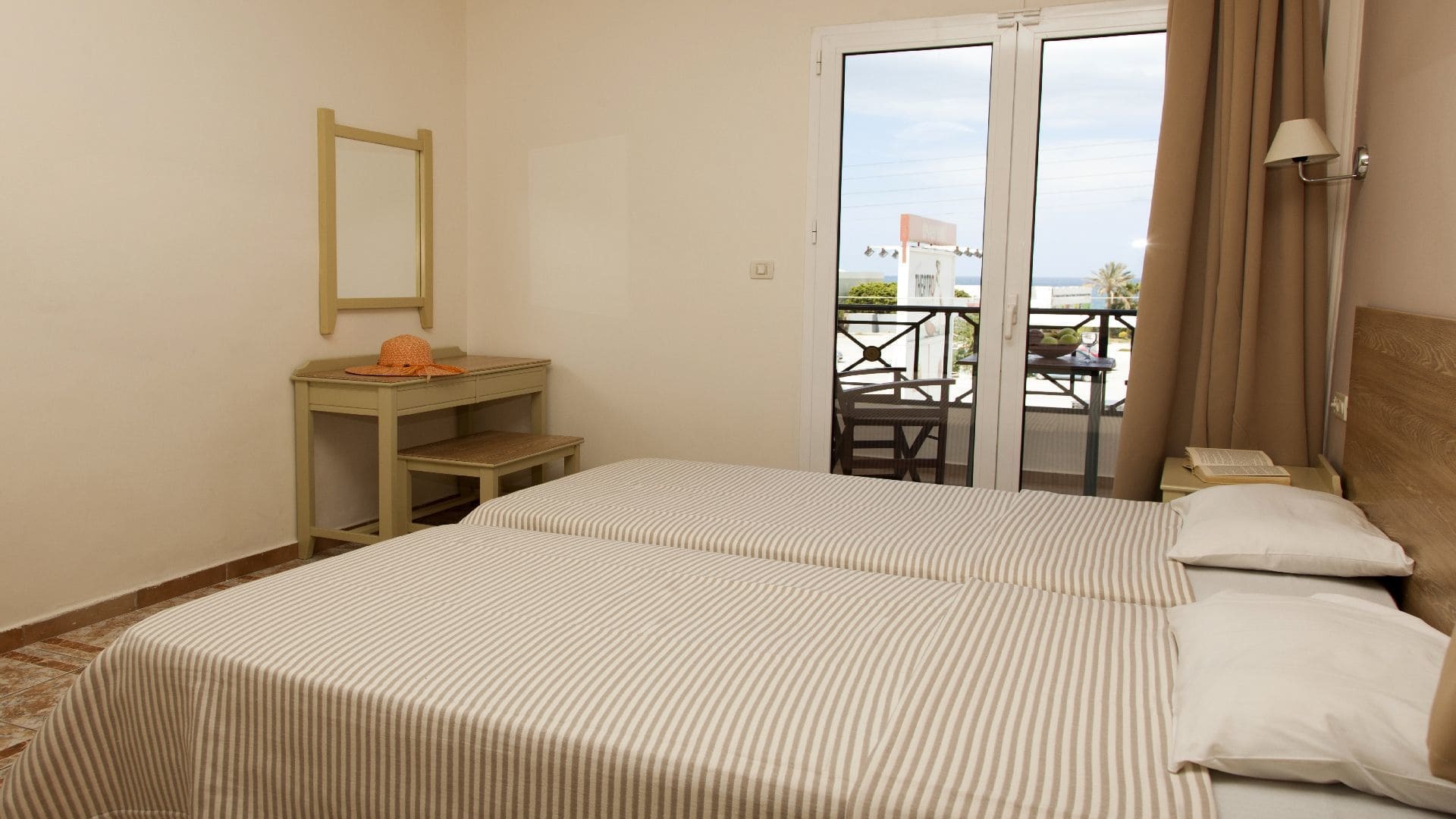Mithos Apartments Agia Marina  Exterior photo